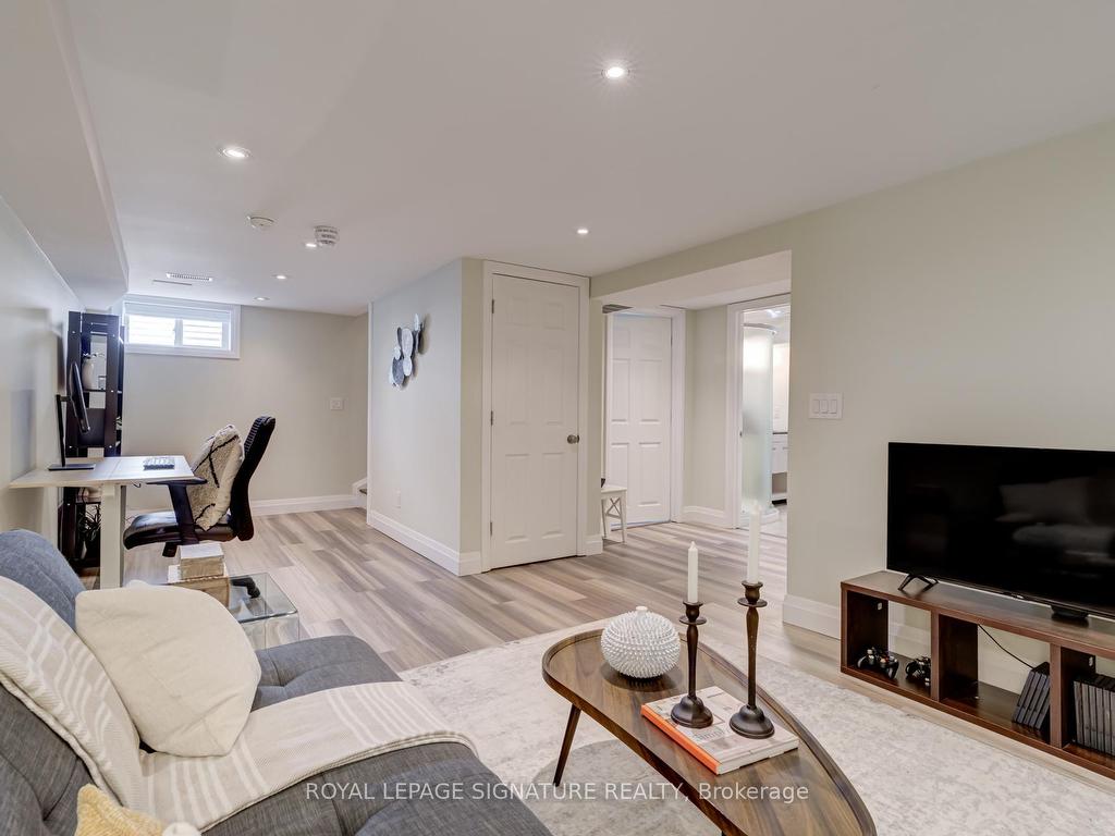 









1


Chiswick

Avenue,
Toronto,




ON
M6M 4T5

