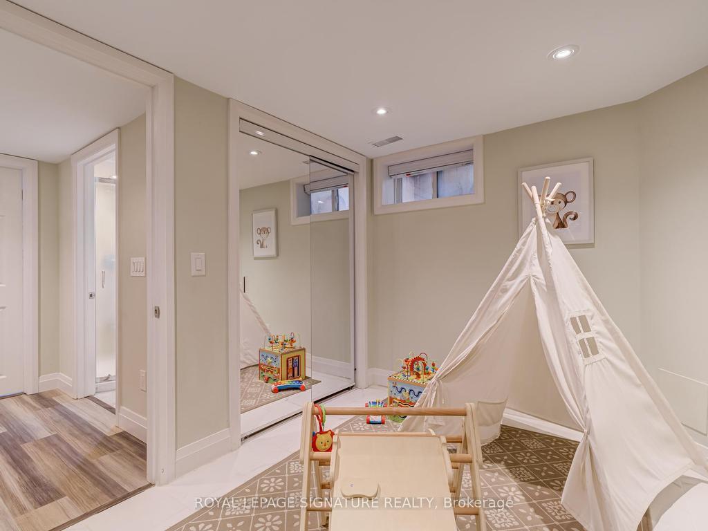 









1


Chiswick

Avenue,
Toronto,




ON
M6M 4T5

