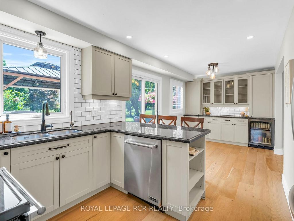 









6


Pineview

Road,
Mono,




ON
L9W 4A1

