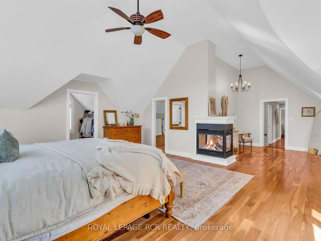 









6


Pineview

Road,
Mono,




ON
L9W 4A1

