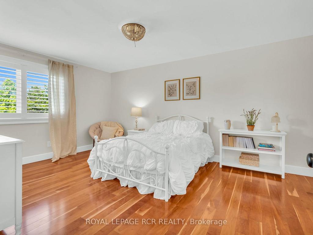 









6


Pineview

Road,
Mono,




ON
L9W 4A1

