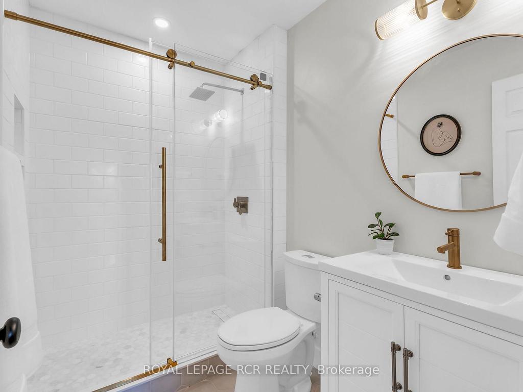 









6


Pineview

Road,
Mono,




ON
L9W 4A1

