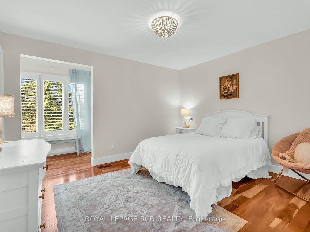 









6


Pineview

Road,
Mono,




ON
L9W 4A1

