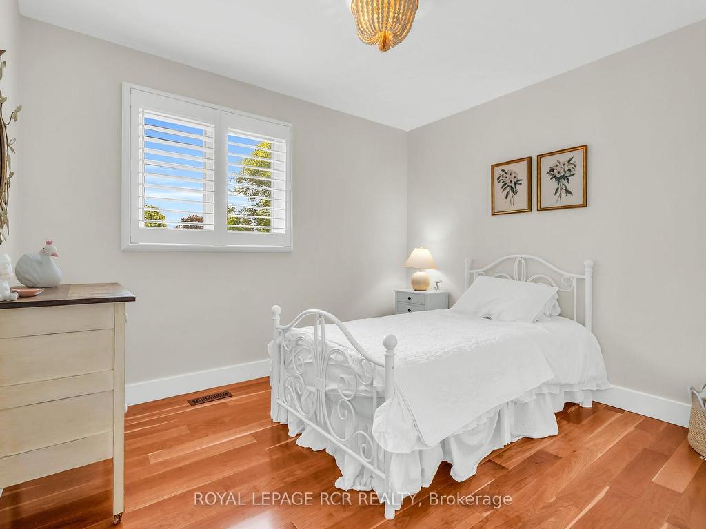 









6


Pineview

Road,
Mono,




ON
L9W 4A1

