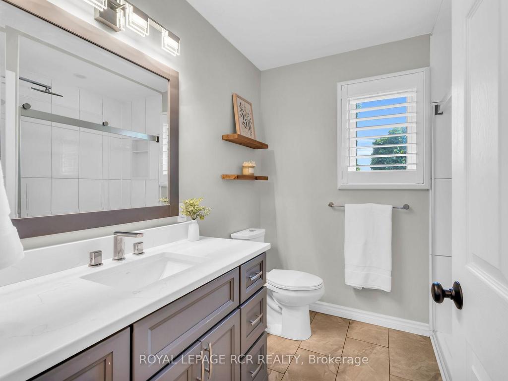 









6


Pineview

Road,
Mono,




ON
L9W 4A1

