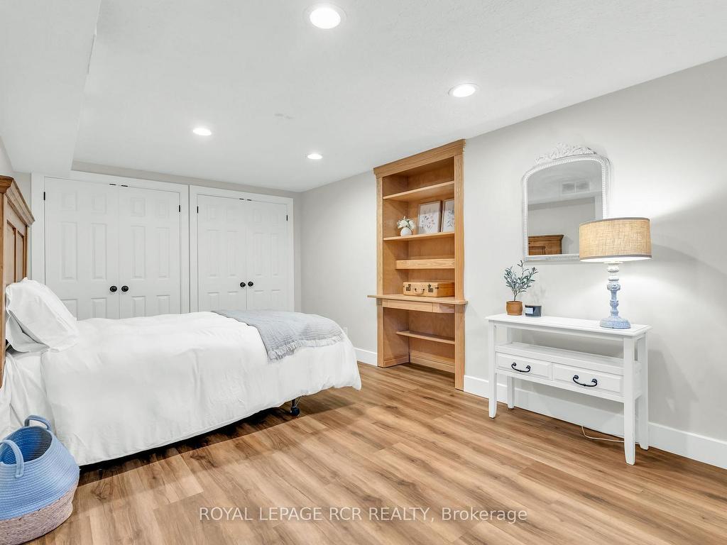 









6


Pineview

Road,
Mono,




ON
L9W 4A1

