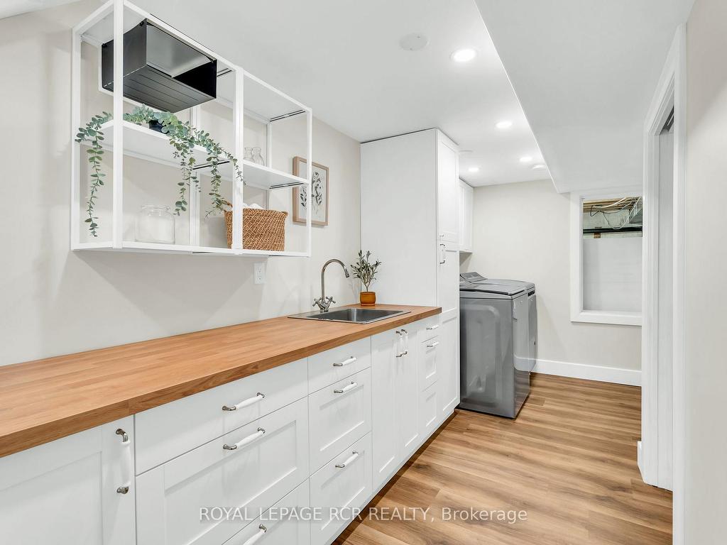 









6


Pineview

Road,
Mono,




ON
L9W 4A1


