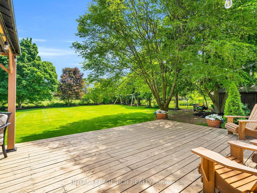 









6


Pineview

Road,
Mono,




ON
L9W 4A1

