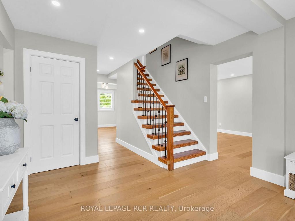 









6


Pineview

Road,
Mono,




ON
L9W 4A1

