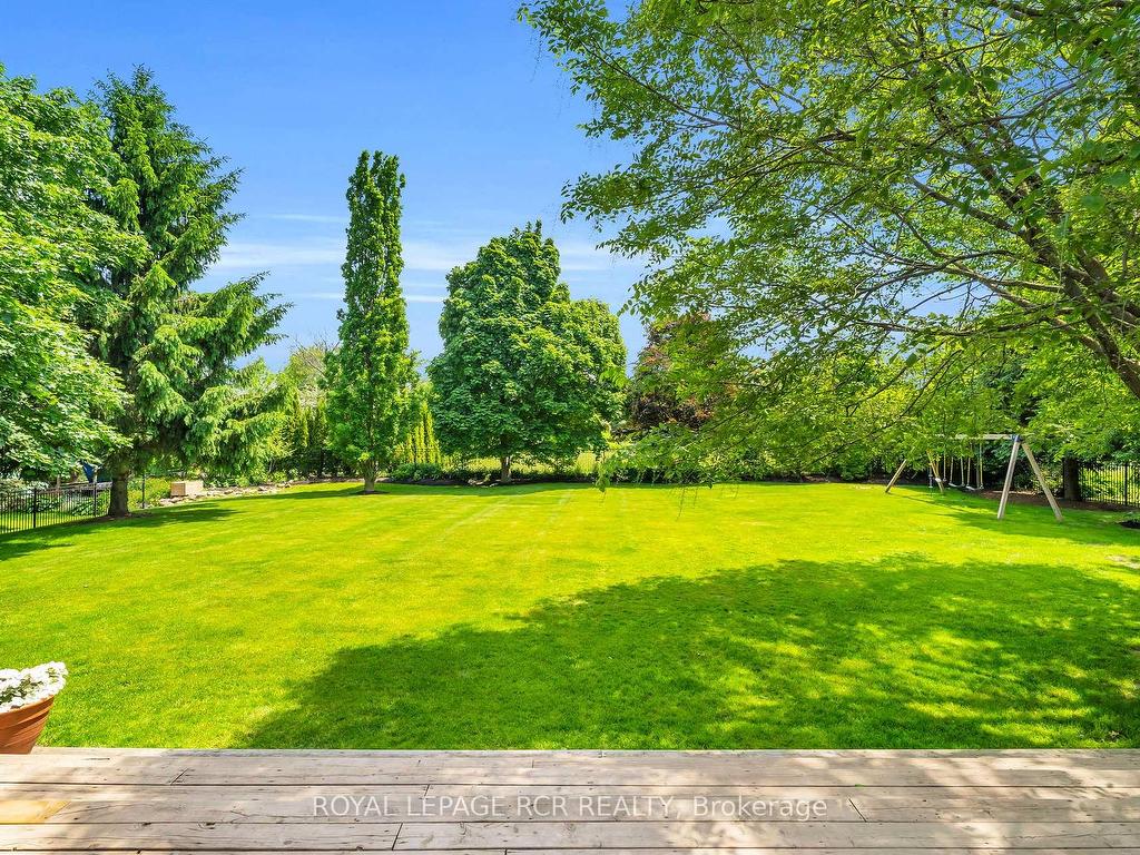 









6


Pineview

Road,
Mono,




ON
L9W 4A1

