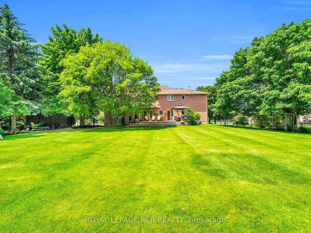 









6


Pineview

Road,
Mono,




ON
L9W 4A1

