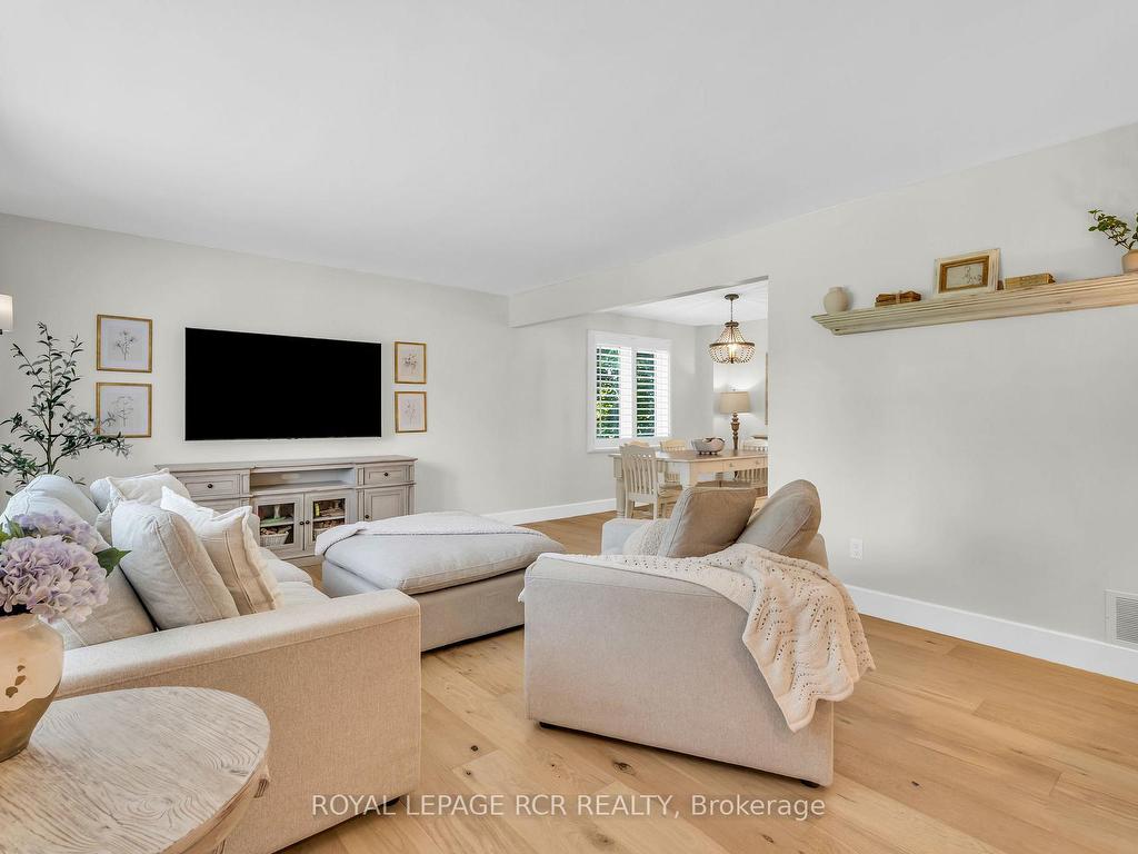 









6


Pineview

Road,
Mono,




ON
L9W 4A1


