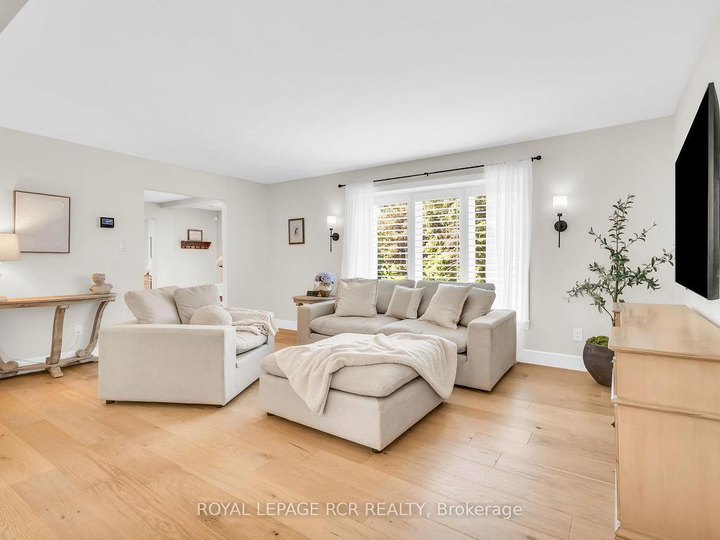









6


Pineview

Road,
Mono,




ON
L9W 4A1

