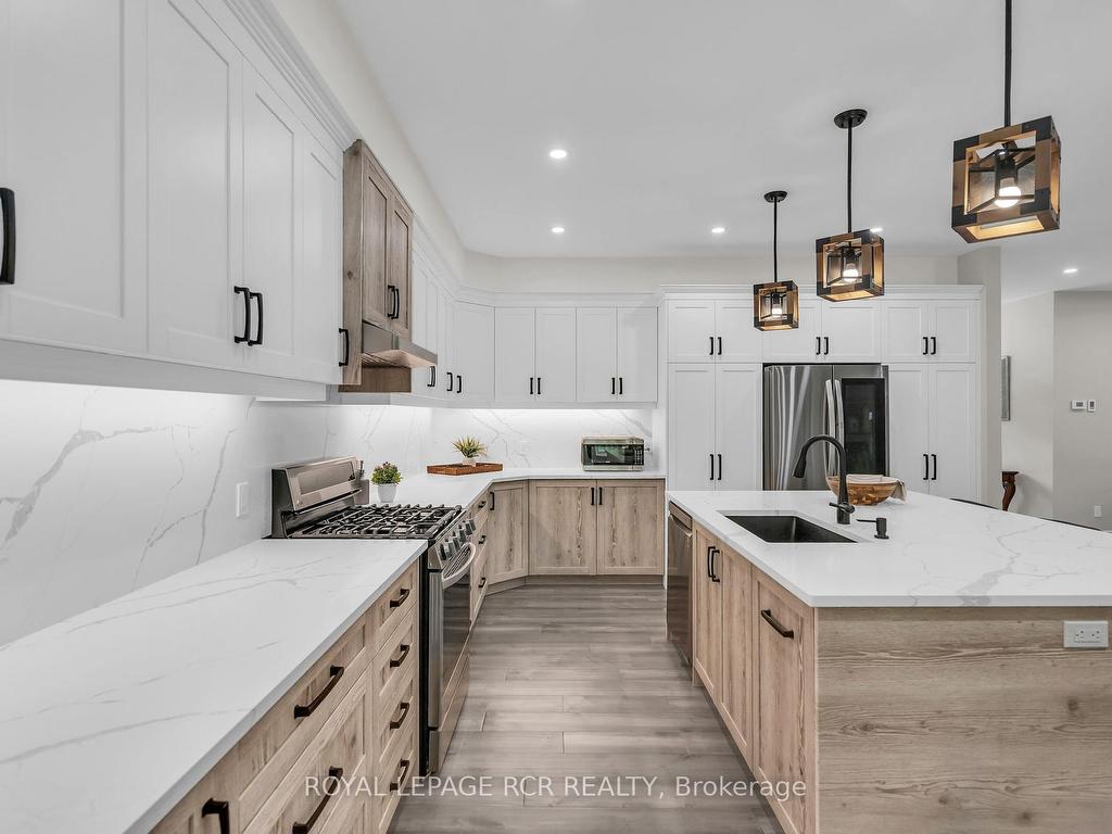 









2360


Honey Harbour

Road,
Georgian Bay,




ON
L0K 1S0


