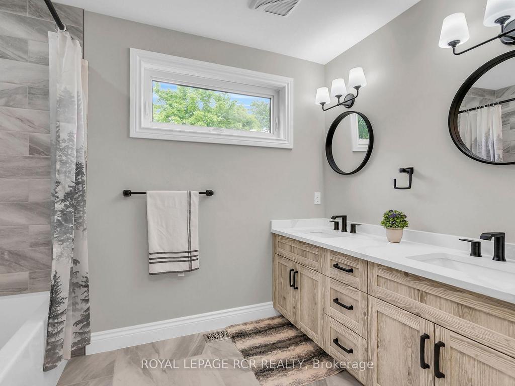 









2360


Honey Harbour

Road,
Georgian Bay,




ON
L0K 1S0

