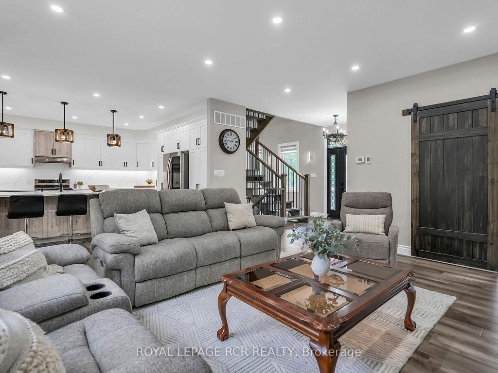 









2360


Honey Harbour

Road,
Georgian Bay,




ON
L0K 1S0

