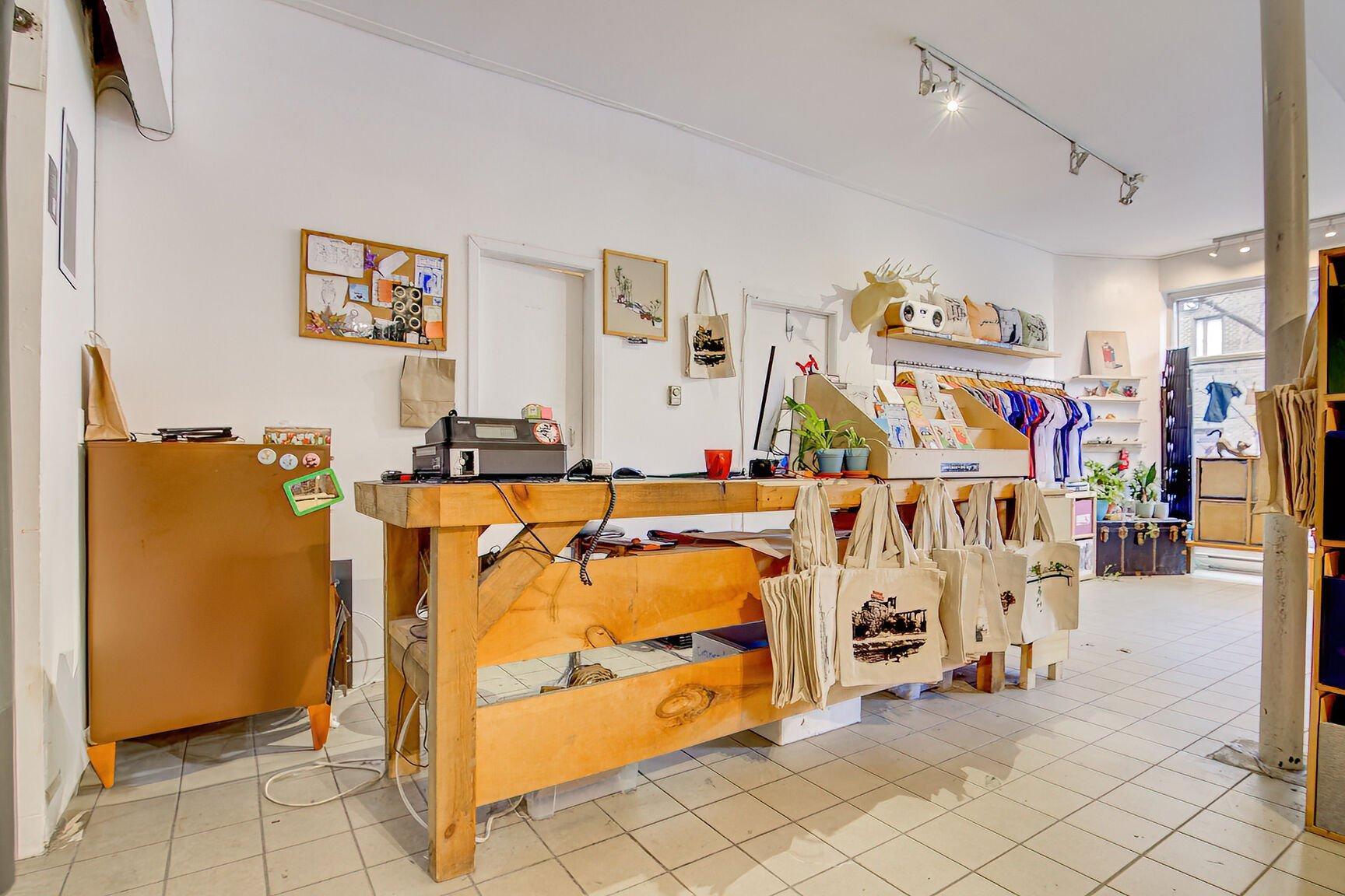 









207


Av. Fairmount O.

,
Montréal (Le Plateau-Mont-Royal),




QC
H2T2M8


