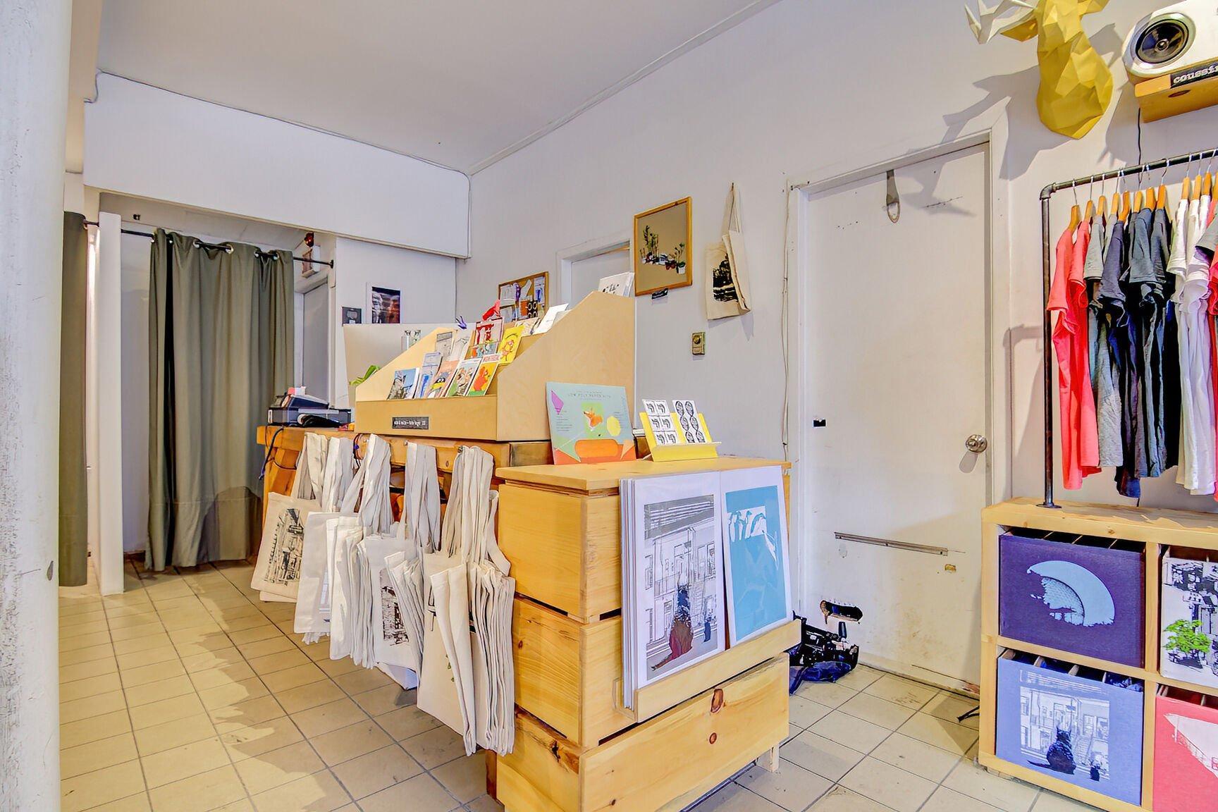 









207


Av. Fairmount O.

,
Montréal (Le Plateau-Mont-Royal),




QC
H2T2M8

