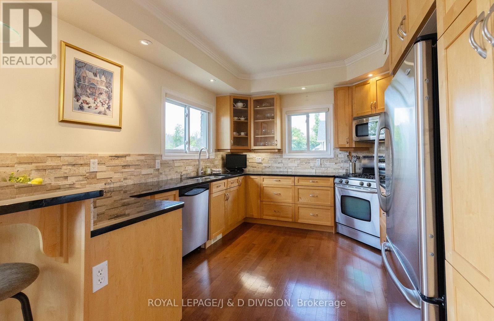 












9 VICTORIA AVENUE

,
Selwyn,




Ontario
K0L2H0

