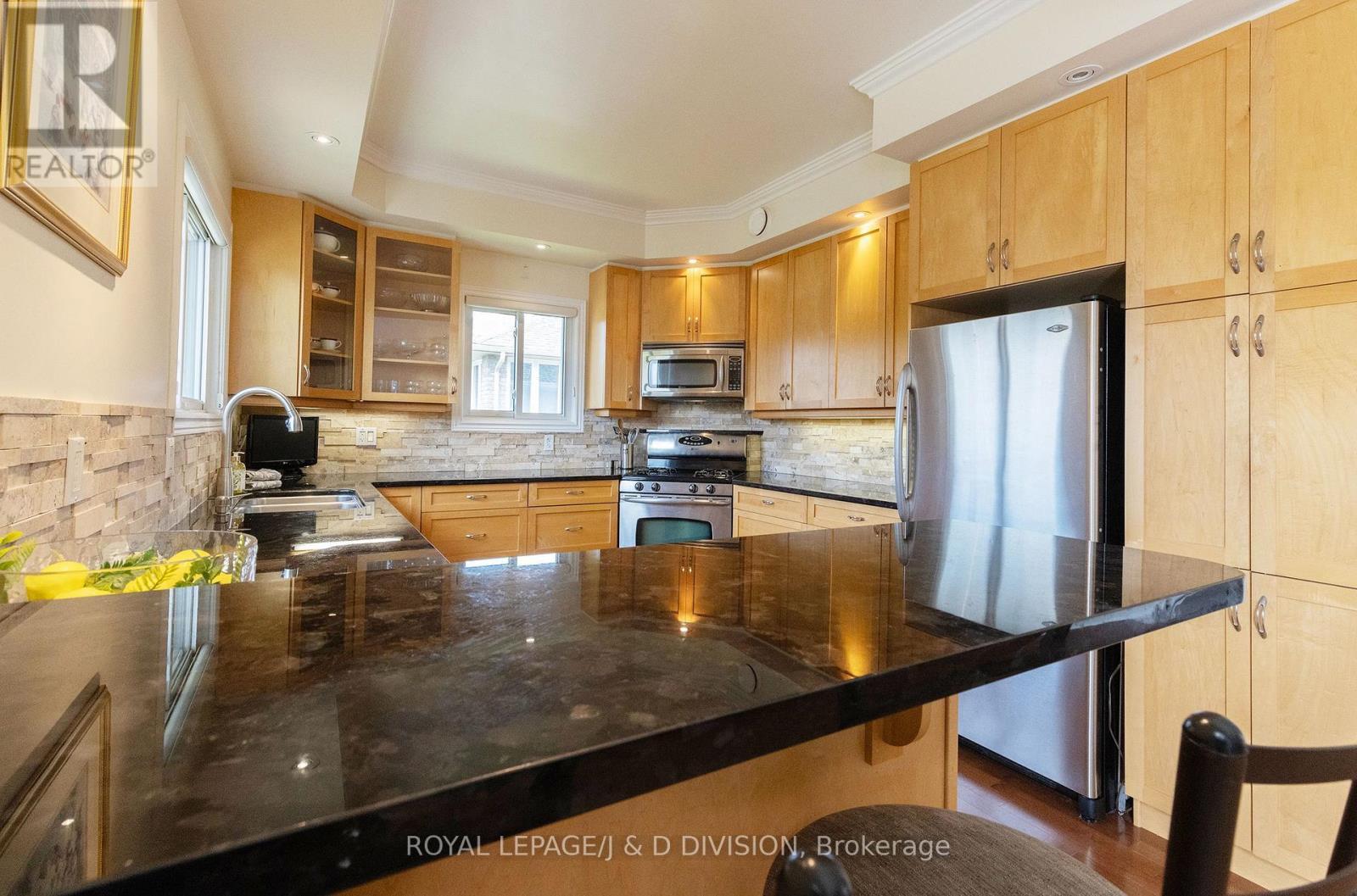 












9 VICTORIA AVENUE

,
Selwyn,




Ontario
K0L2H0

