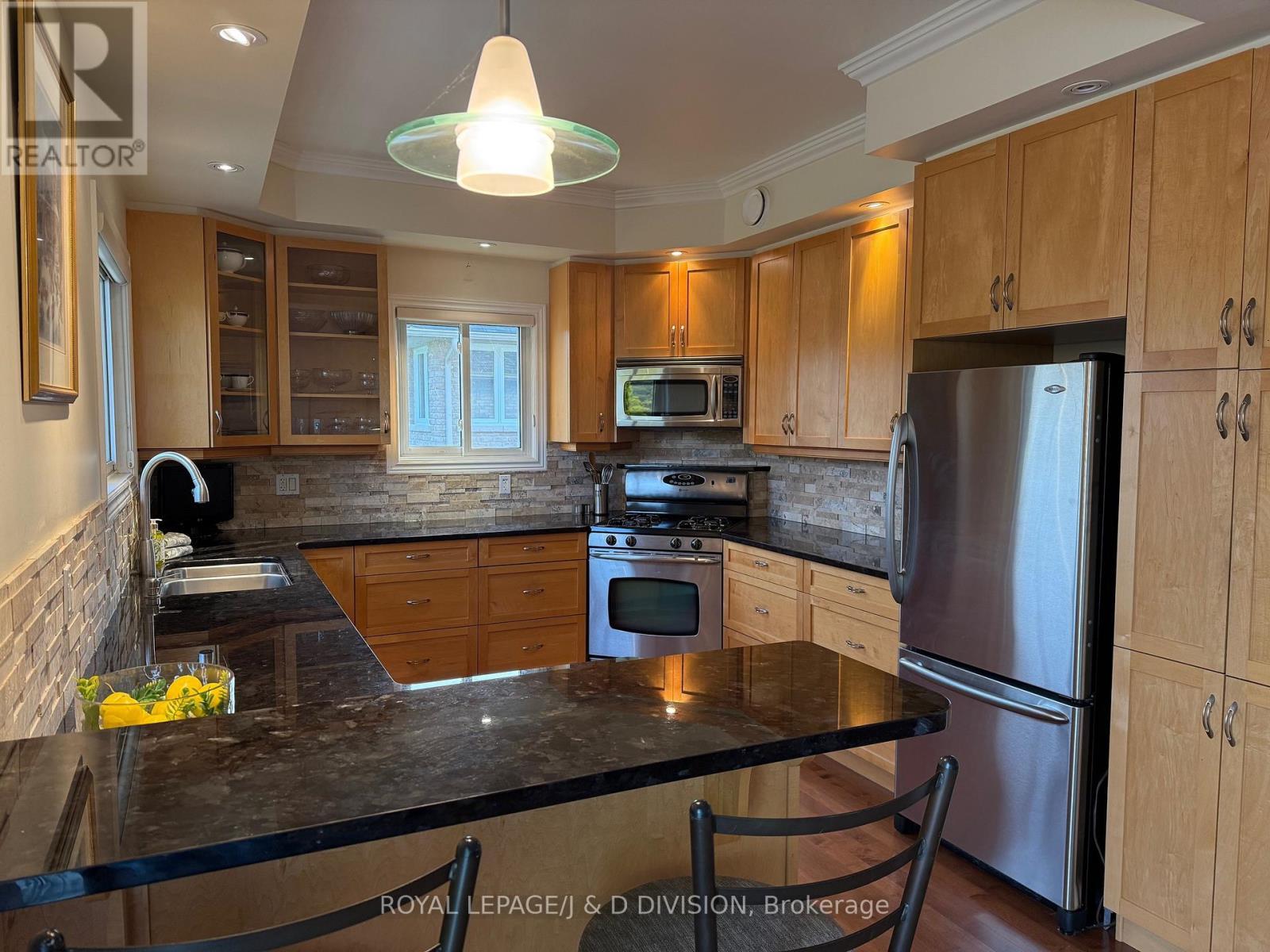 












9 VICTORIA AVENUE

,
Selwyn,




Ontario
K0L2H0

