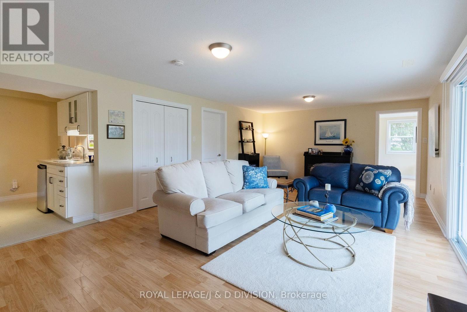 












9 VICTORIA AVENUE

,
Selwyn,




Ontario
K0L2H0

