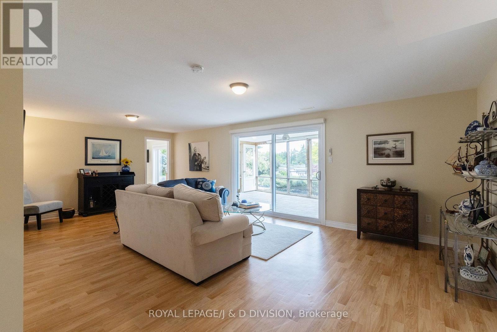 












9 VICTORIA AVENUE

,
Selwyn,




Ontario
K0L2H0

