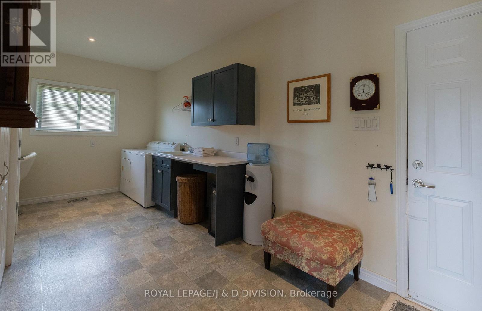 












9 VICTORIA AVENUE

,
Selwyn,




Ontario
K0L2H0

