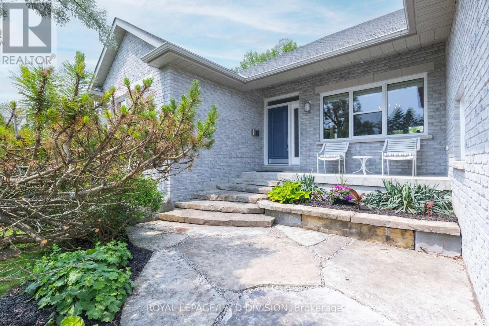 












9 VICTORIA AVENUE

,
Selwyn,




Ontario
K0L2H0

