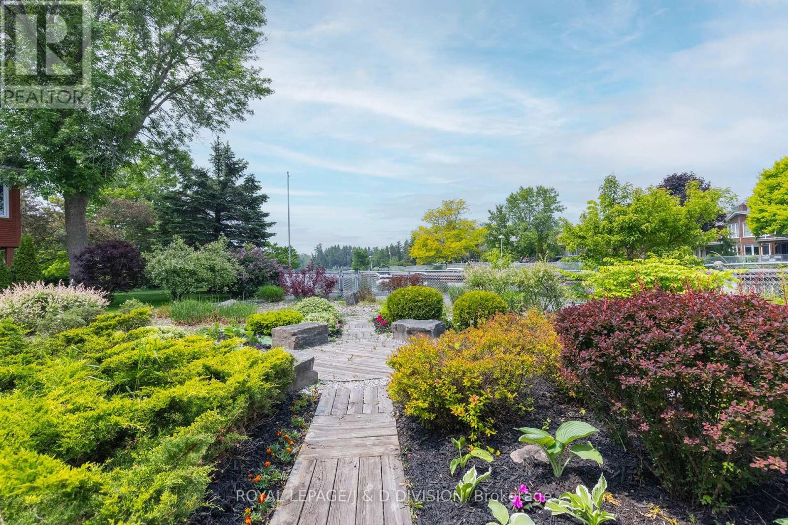 












9 VICTORIA AVENUE

,
Selwyn,




Ontario
K0L2H0

