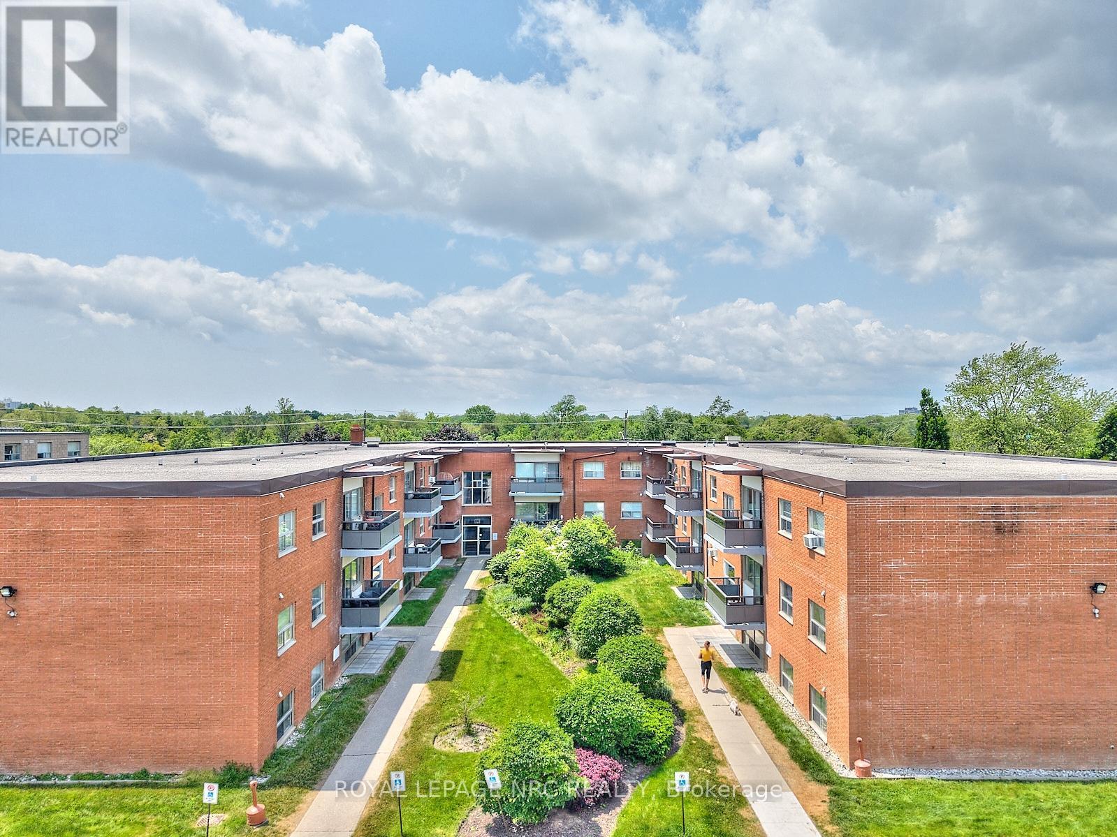 












111 - 242 OAKDALE AVENUE

,
St. Catharines (Oakdale),




Ontario
L2P3K5


