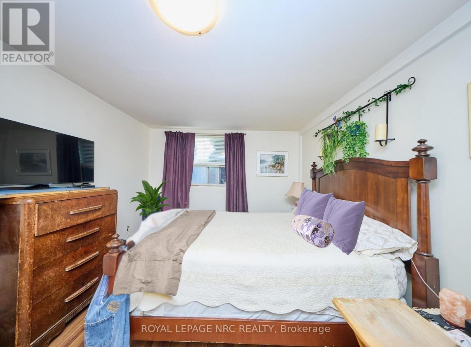 












111 - 242 OAKDALE AVENUE

,
St. Catharines (Oakdale),




Ontario
L2P3K5


