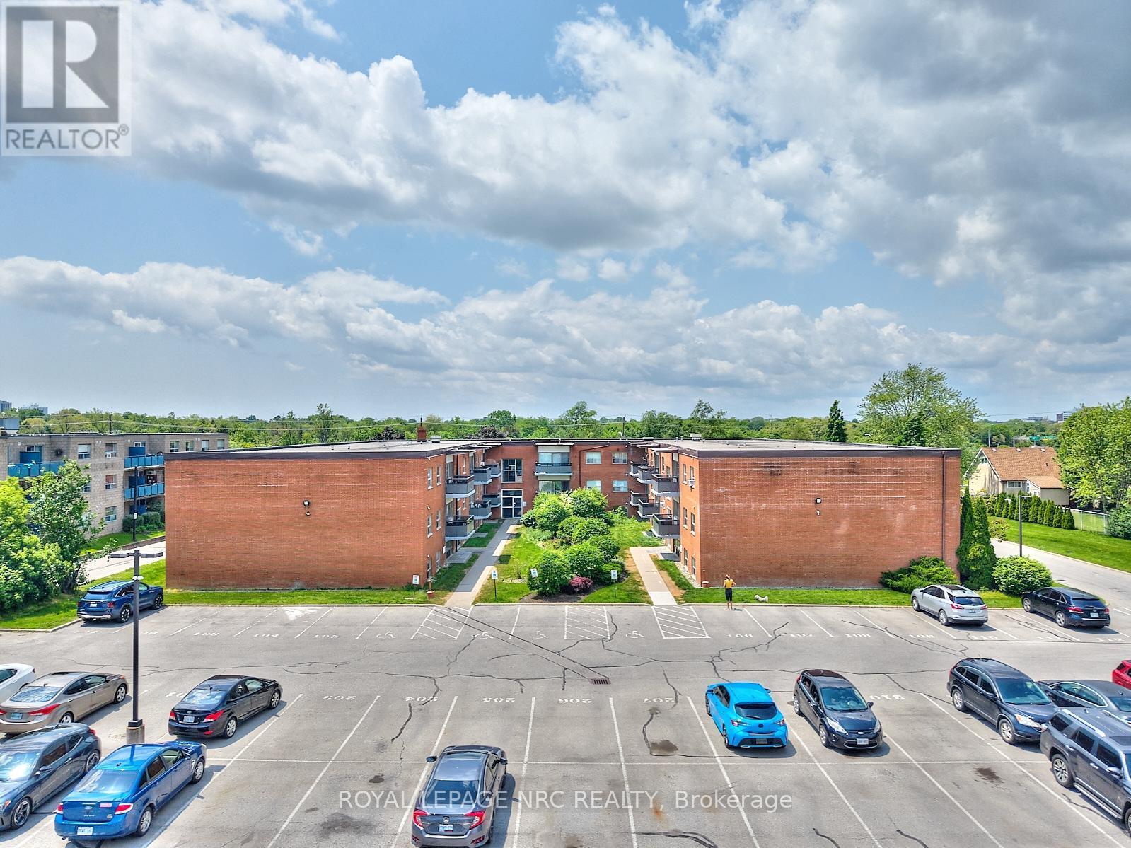












111 - 242 OAKDALE AVENUE

,
St. Catharines (Oakdale),




Ontario
L2P3K5

