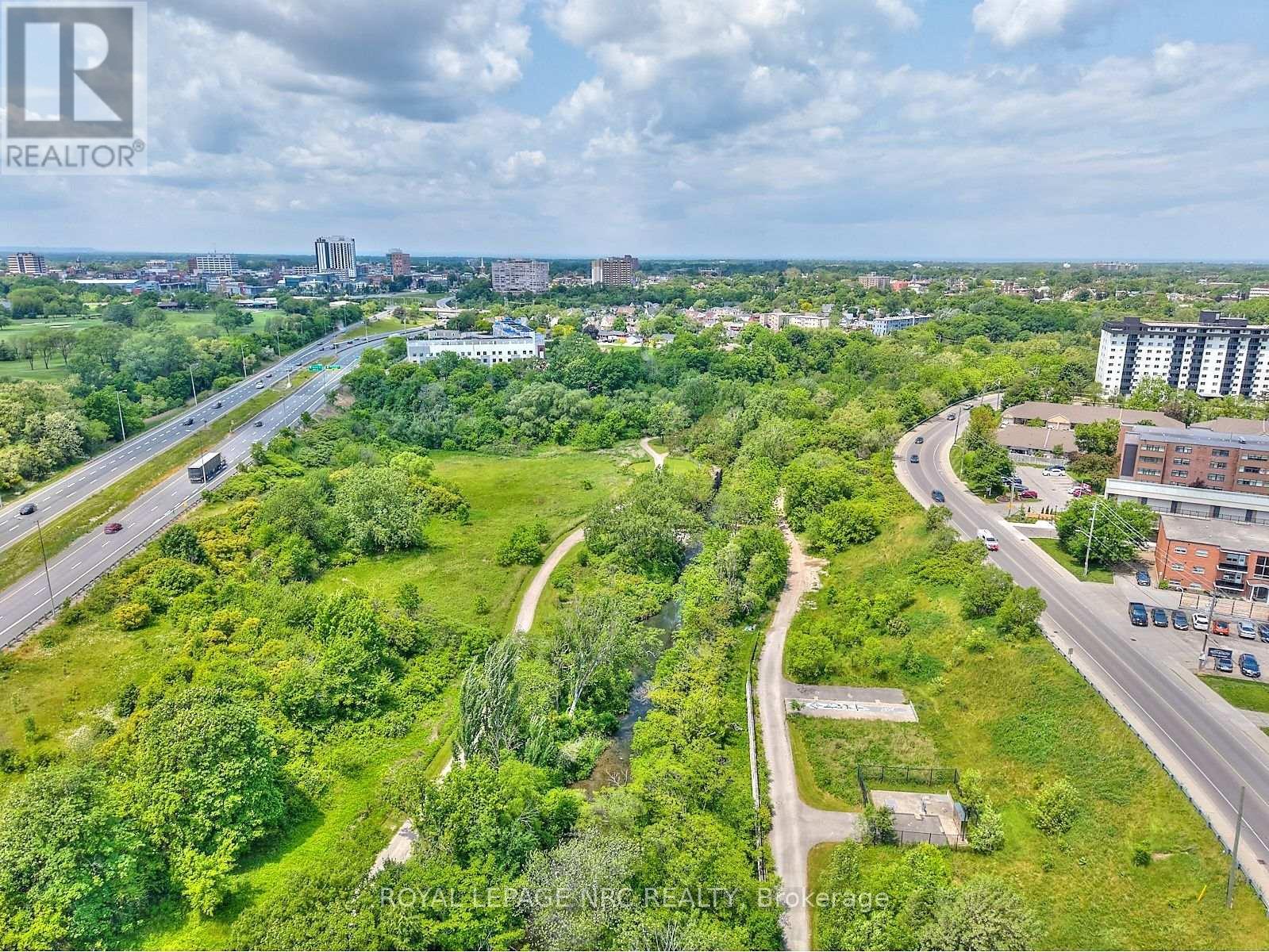 












111 - 242 OAKDALE AVENUE

,
St. Catharines (Oakdale),




Ontario
L2P3K5

