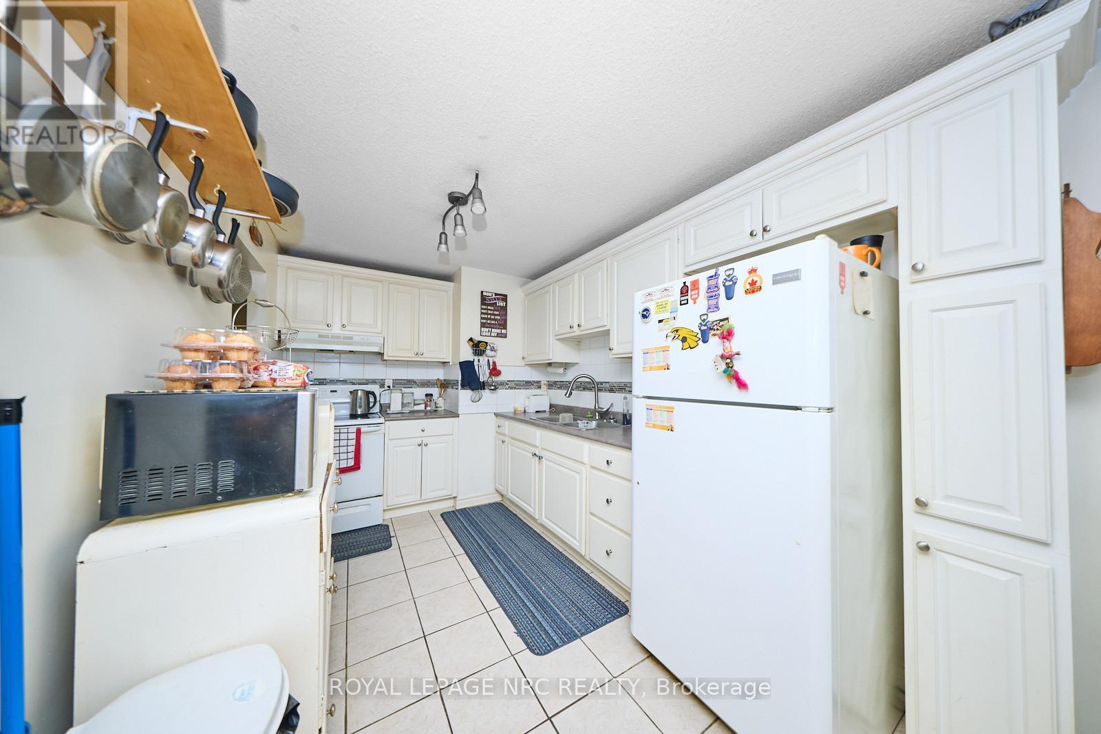 












111 - 242 OAKDALE AVENUE

,
St. Catharines (Oakdale),




Ontario
L2P3K5


