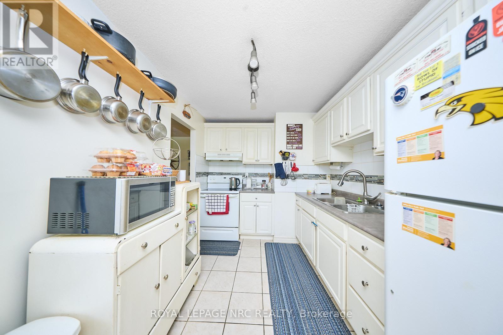 












111 - 242 OAKDALE AVENUE

,
St. Catharines (Oakdale),




Ontario
L2P3K5


