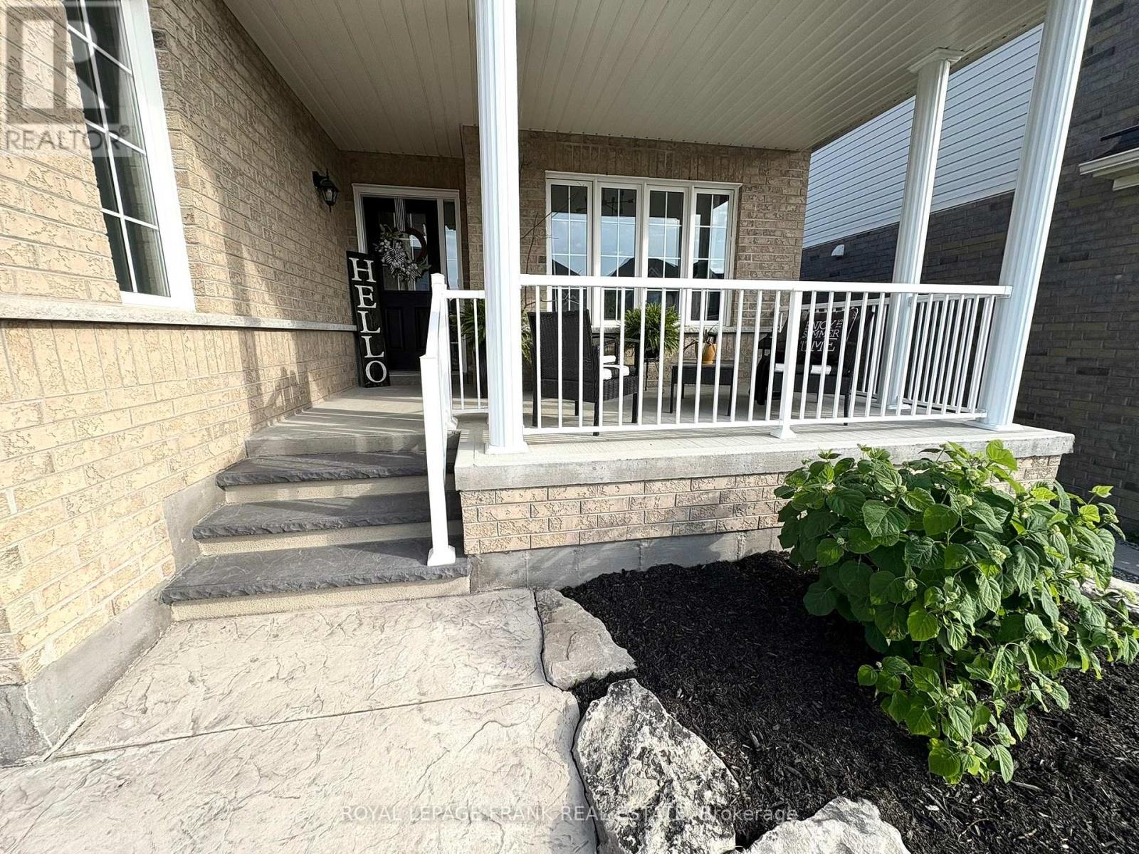












1540 DUNEDIN CRESCENT

,
Oshawa (Taunton),




Ontario
L1K0T9

