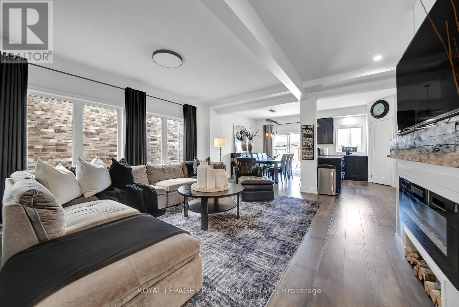 












1540 DUNEDIN CRESCENT

,
Oshawa (Taunton),




Ontario
L1K0T9

