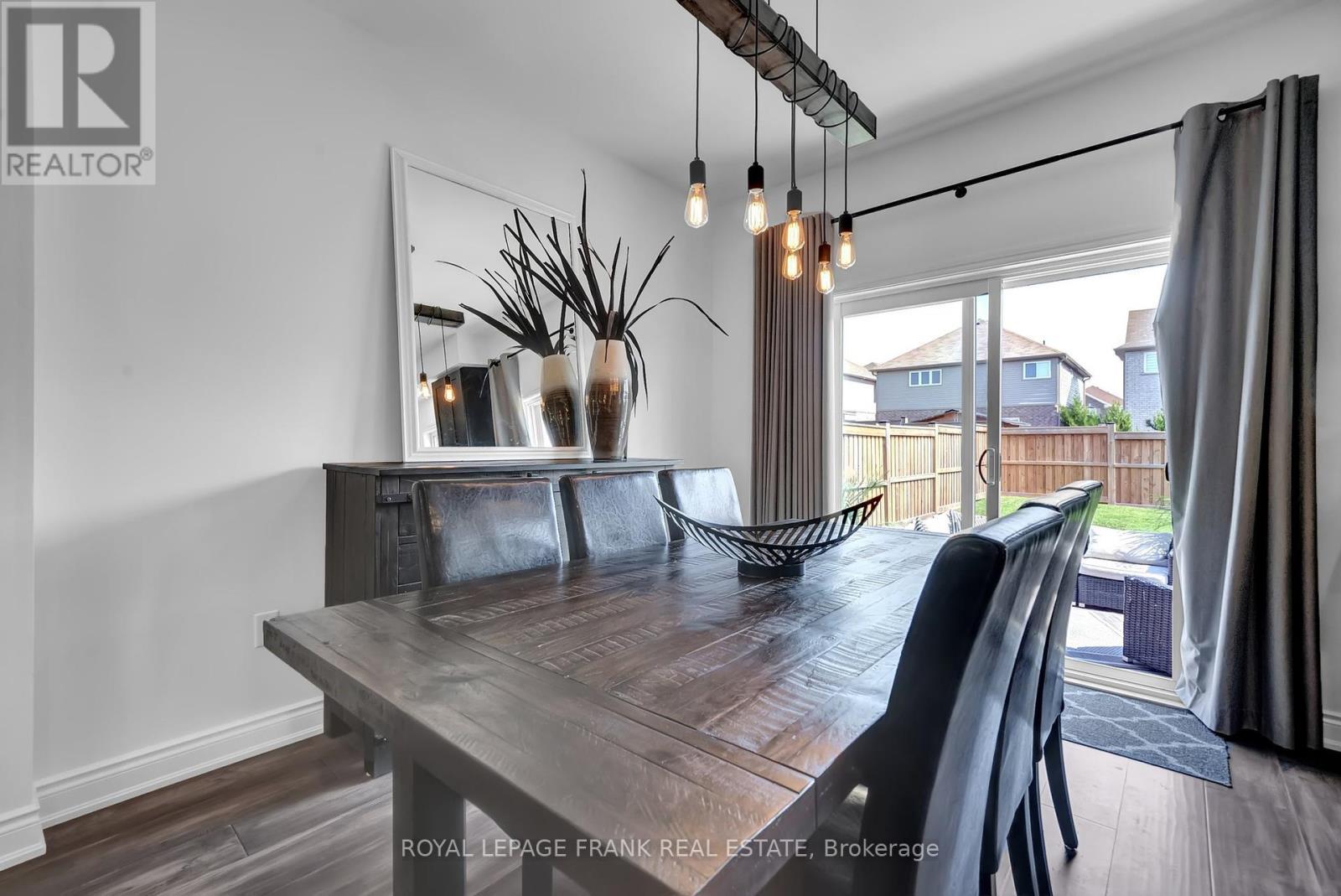 












1540 DUNEDIN CRESCENT

,
Oshawa (Taunton),




Ontario
L1K0T9

