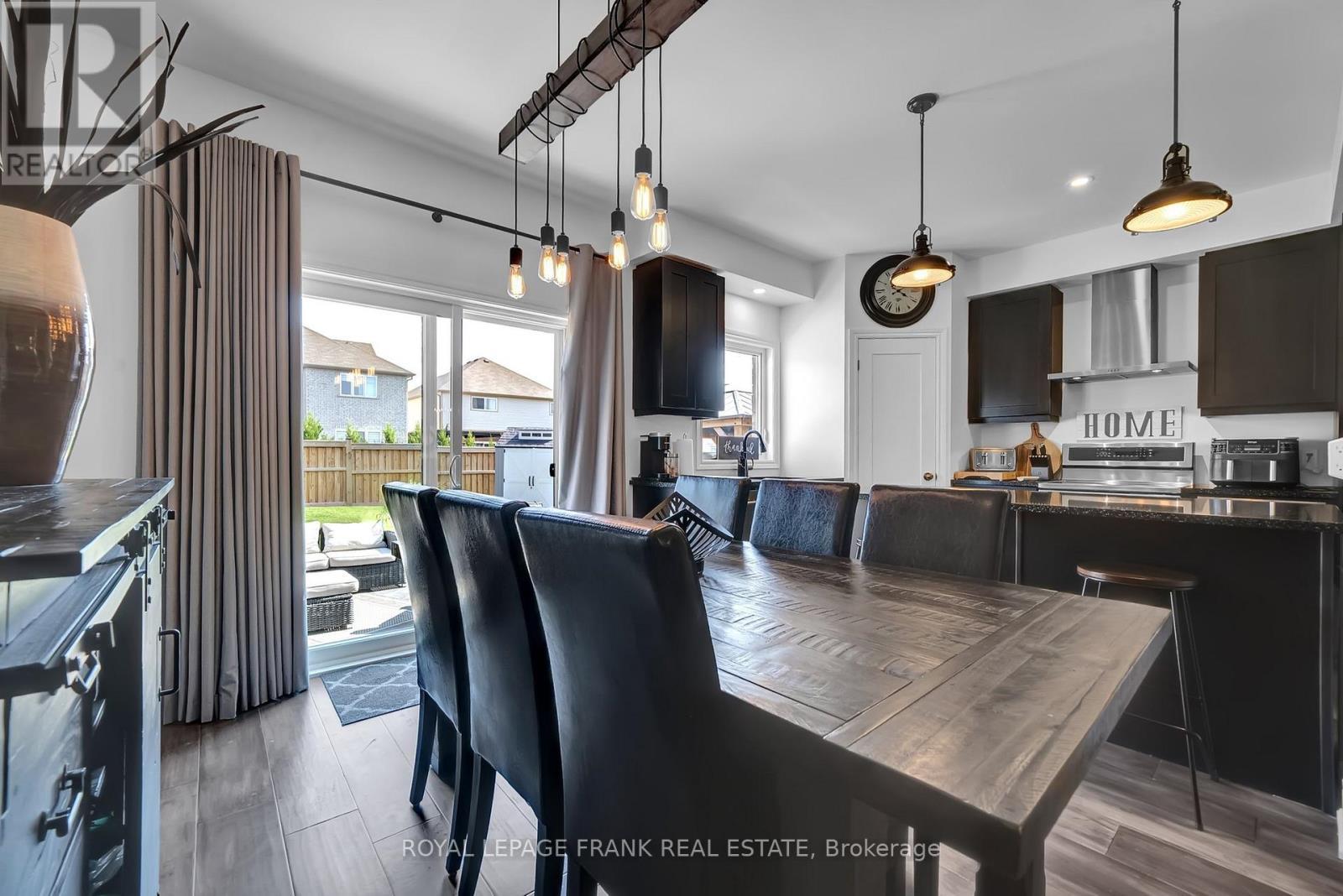 












1540 DUNEDIN CRESCENT

,
Oshawa (Taunton),




Ontario
L1K0T9


