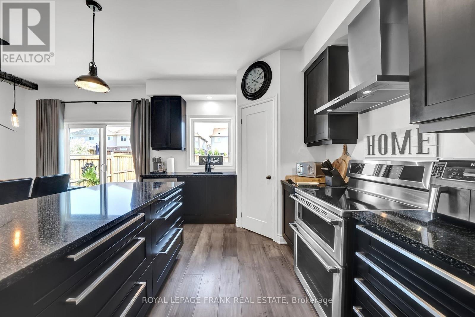 












1540 DUNEDIN CRESCENT

,
Oshawa (Taunton),




Ontario
L1K0T9

