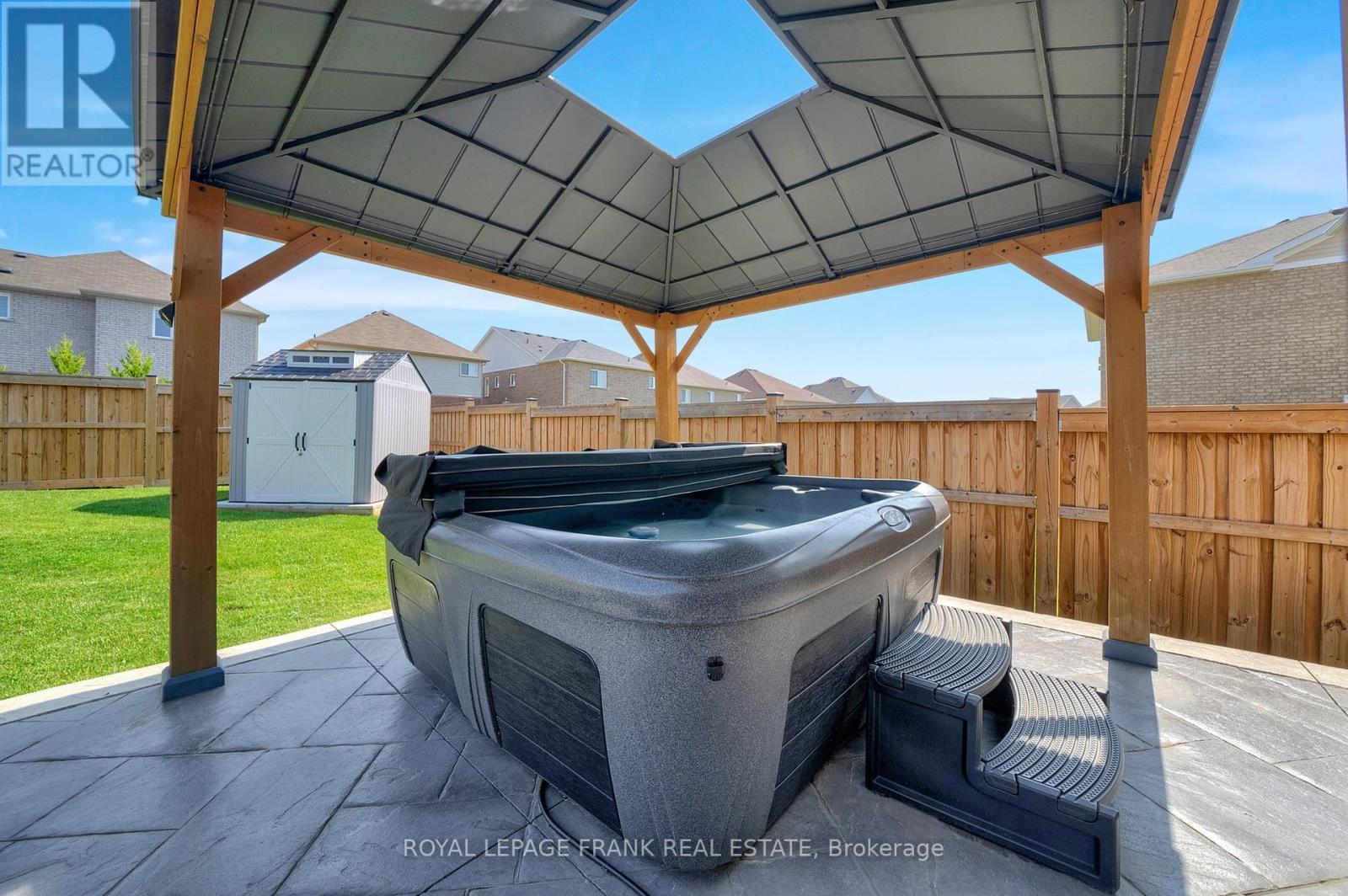 












1540 DUNEDIN CRESCENT

,
Oshawa (Taunton),




Ontario
L1K0T9

