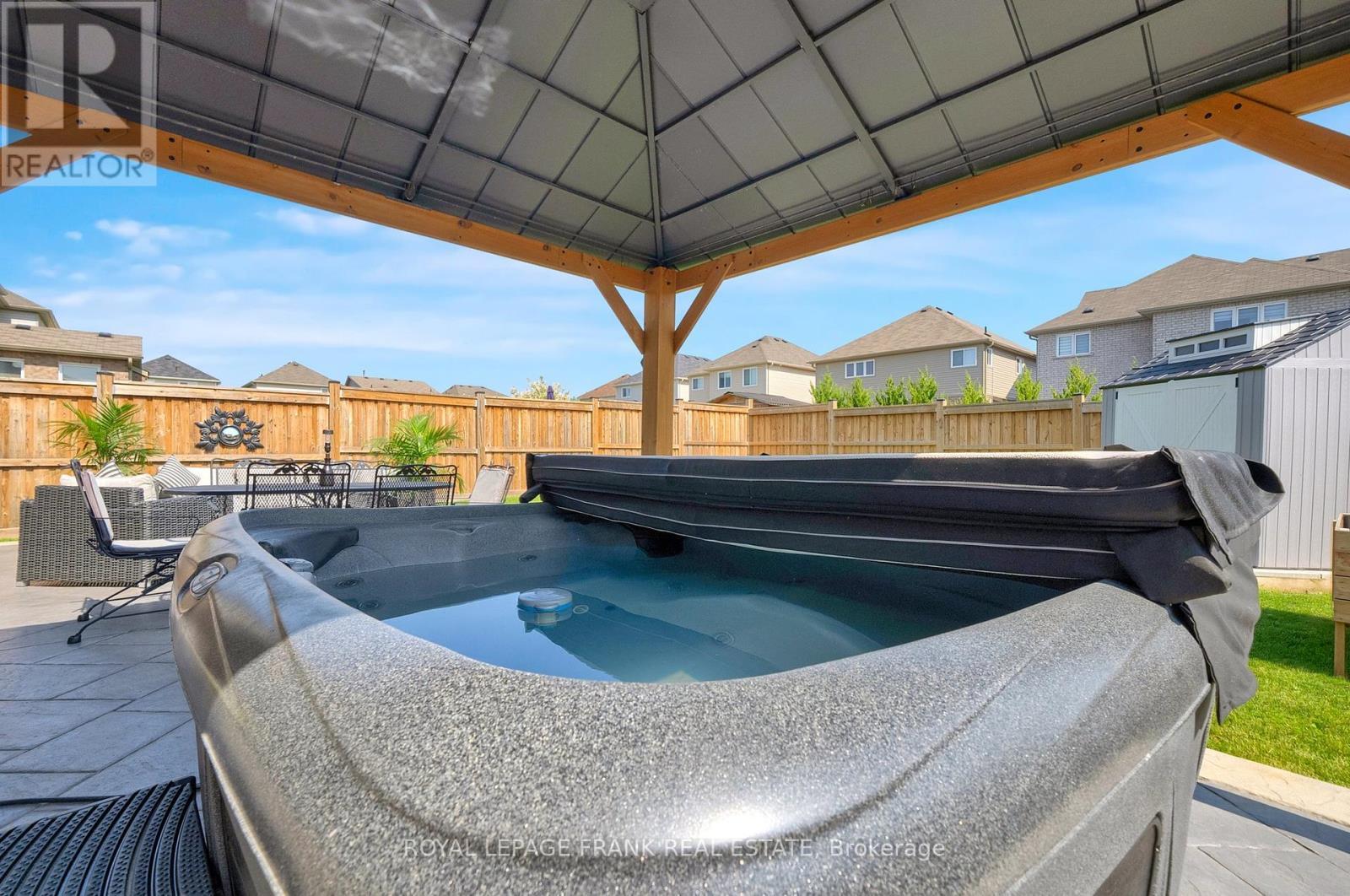 












1540 DUNEDIN CRESCENT

,
Oshawa (Taunton),




Ontario
L1K0T9


