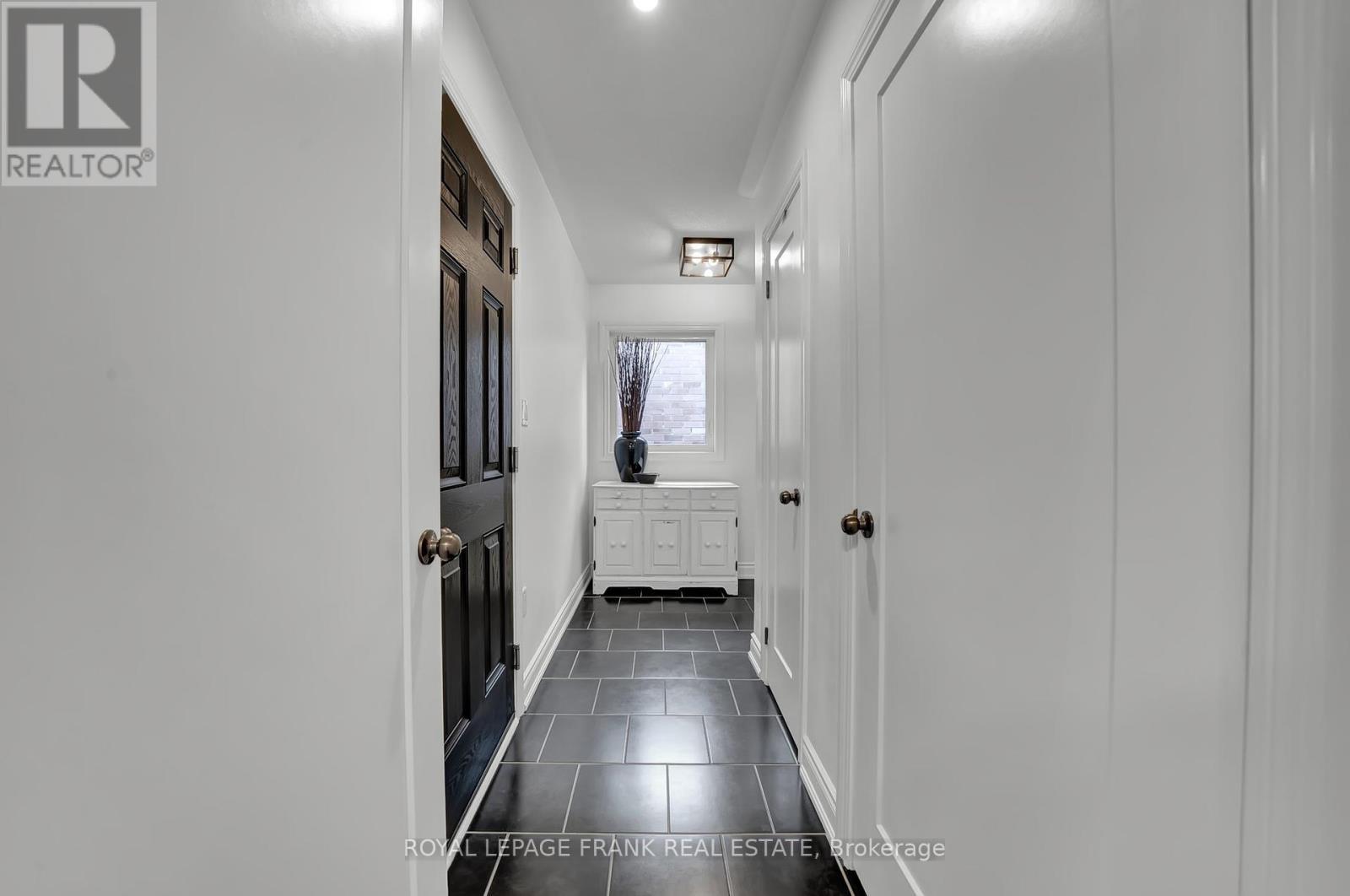 












1540 DUNEDIN CRESCENT

,
Oshawa (Taunton),




Ontario
L1K0T9

