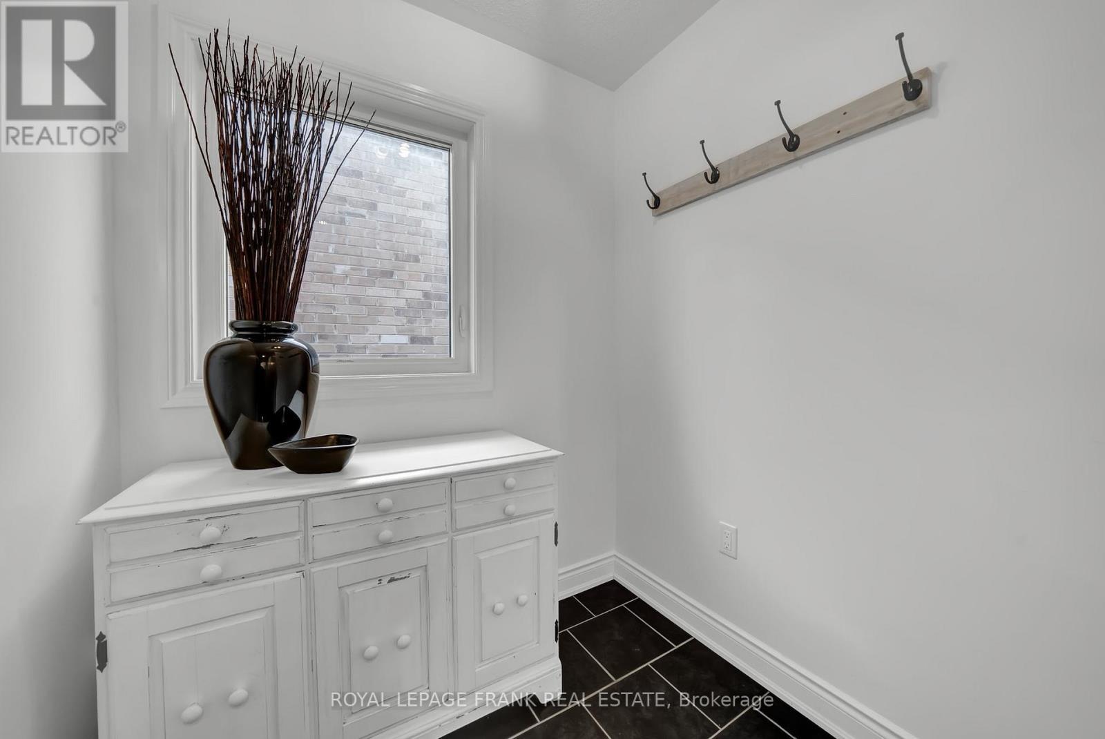 












1540 DUNEDIN CRESCENT

,
Oshawa (Taunton),




Ontario
L1K0T9

