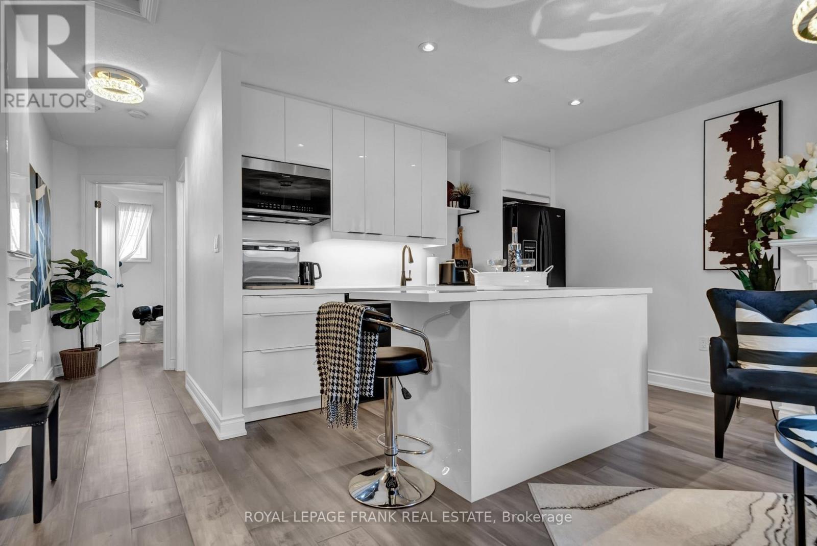












1540 DUNEDIN CRESCENT

,
Oshawa (Taunton),




Ontario
L1K0T9

