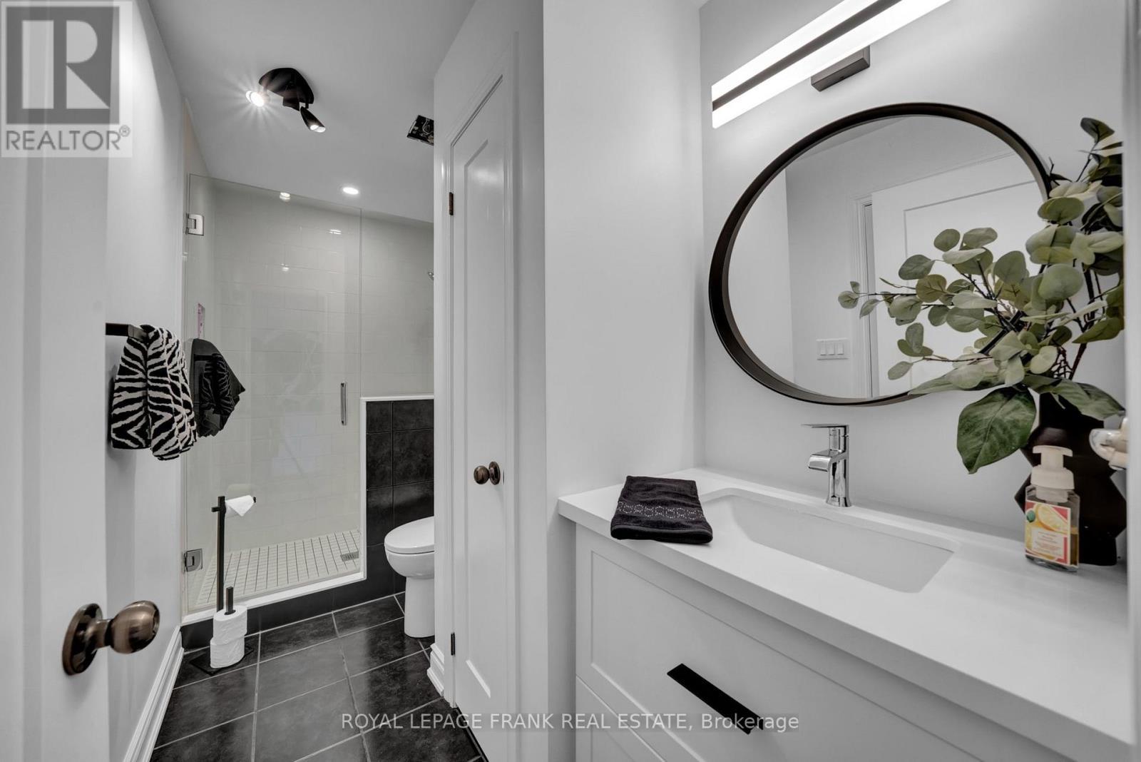 












1540 DUNEDIN CRESCENT

,
Oshawa (Taunton),




Ontario
L1K0T9

