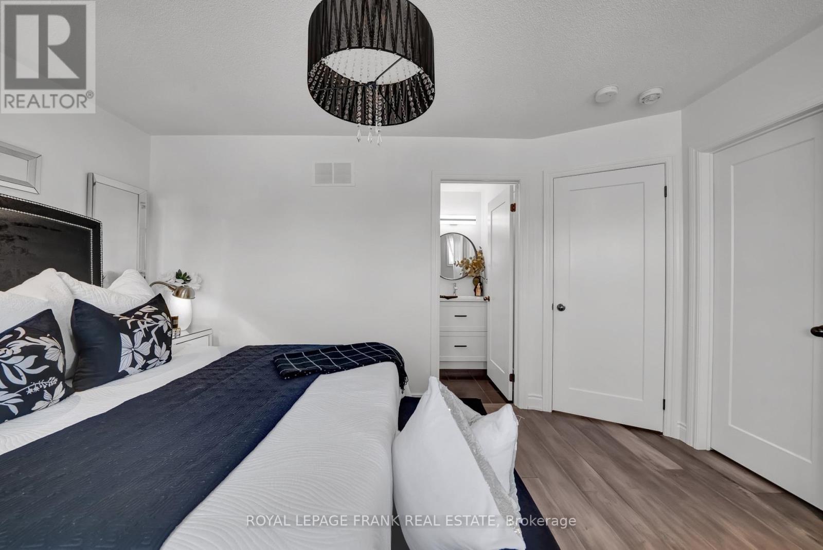 












1540 DUNEDIN CRESCENT

,
Oshawa (Taunton),




Ontario
L1K0T9

