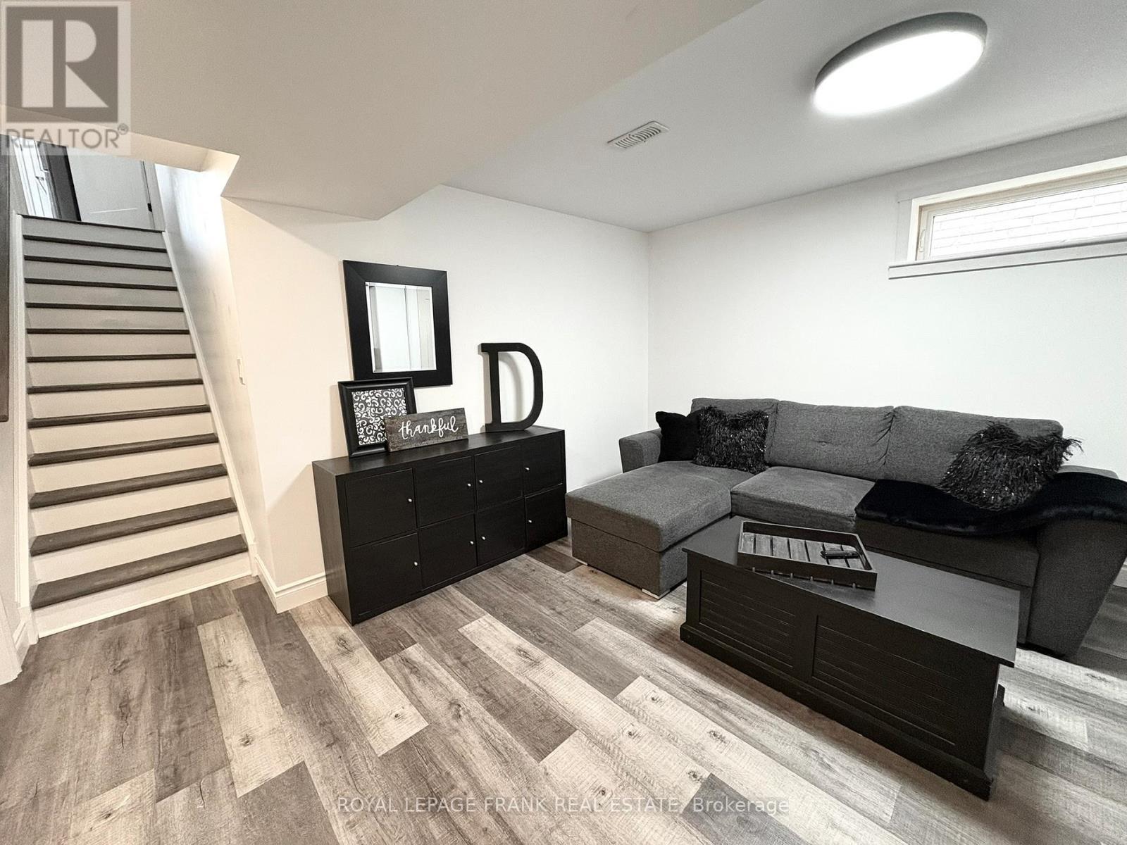 












1540 DUNEDIN CRESCENT

,
Oshawa (Taunton),




Ontario
L1K0T9

