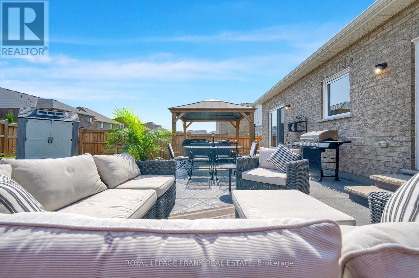 












1540 DUNEDIN CRESCENT

,
Oshawa (Taunton),




Ontario
L1K0T9

